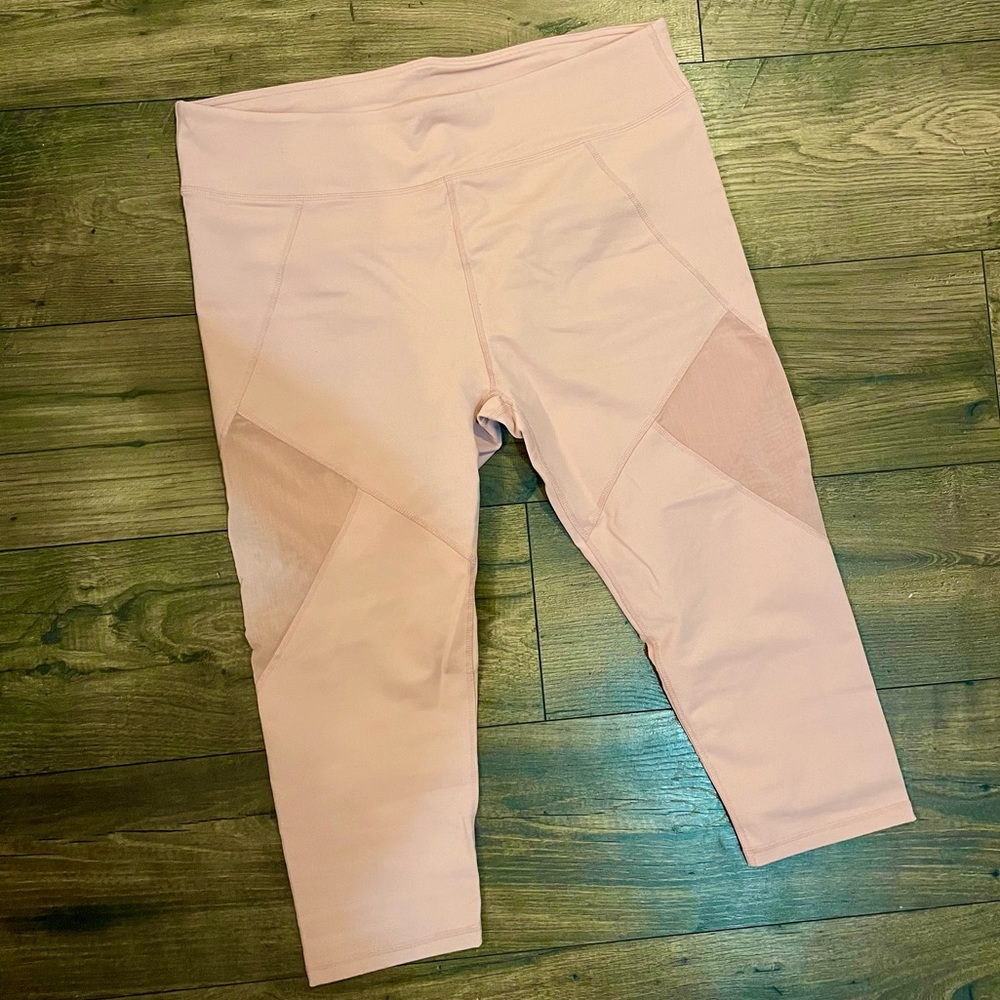 🚫SOLD Fabletics Capri Leggings Blush Pink XXL